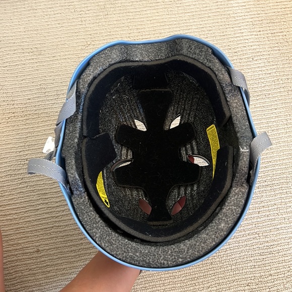 light blue helmet - Picture 2 of 2